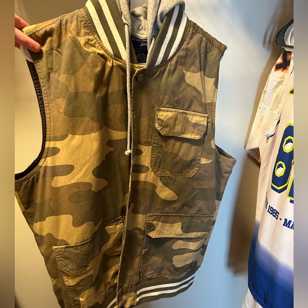 Large American Rag Hoodie-Vest